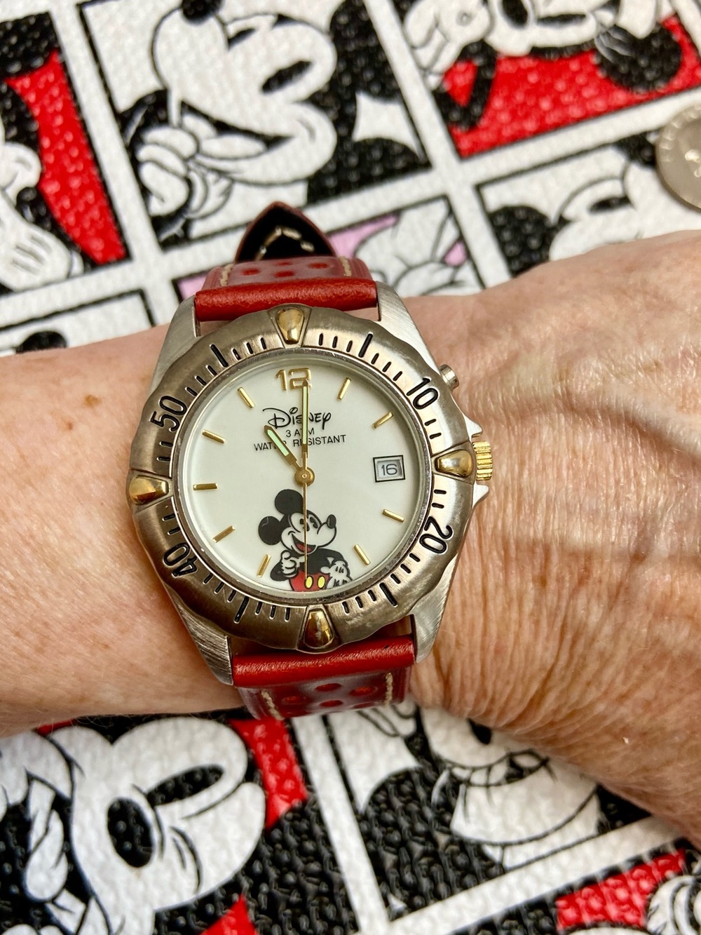 Vintage Disney Time Works Mickey Mouse Watch with Backlight and Rotating Bezel - Picture 8 of 16